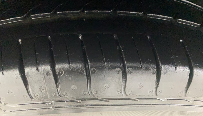 2016 Hyundai Elite i20 SPORTZ 1.2, Petrol, Manual, 15,546 km, Right Rear Tyre Tread