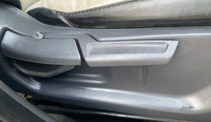 2023 Hyundai GRAND I10 NIOS SPORTZ 1.2 KAPPA VTVT CNG, CNG, Manual, 67,739 km, Driver Side Adjustment Panel