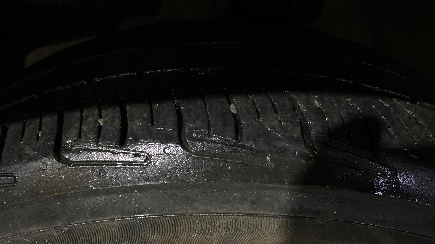 2017 Mahindra KUV 100 NXT K8 P 6 STR, Petrol, Manual, 99,858 km, Left Front Tyre Tread