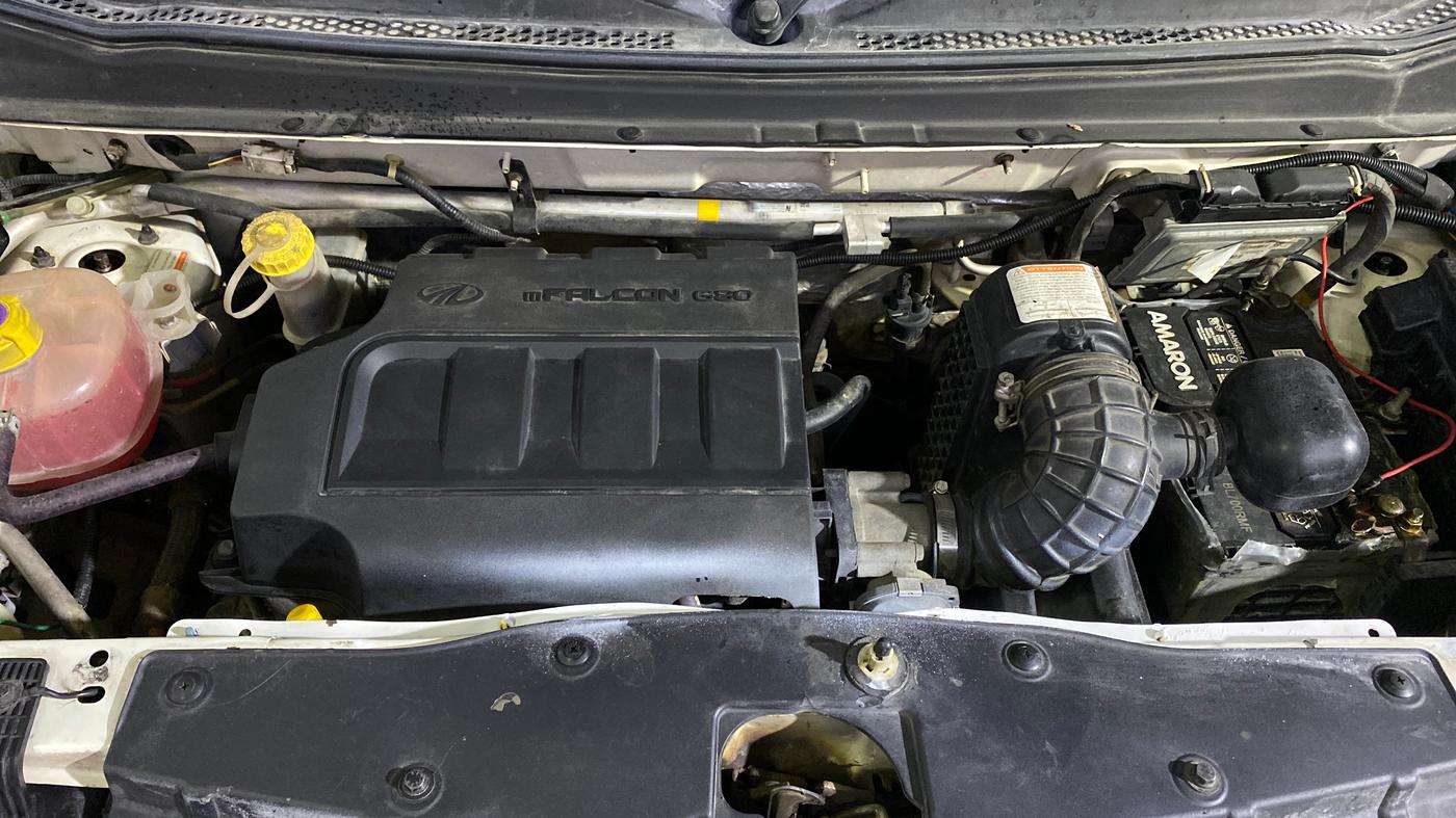 2017 Mahindra KUV 100 NXT K8 P 6 STR, Petrol, Manual, 99,858 km, Engine View
