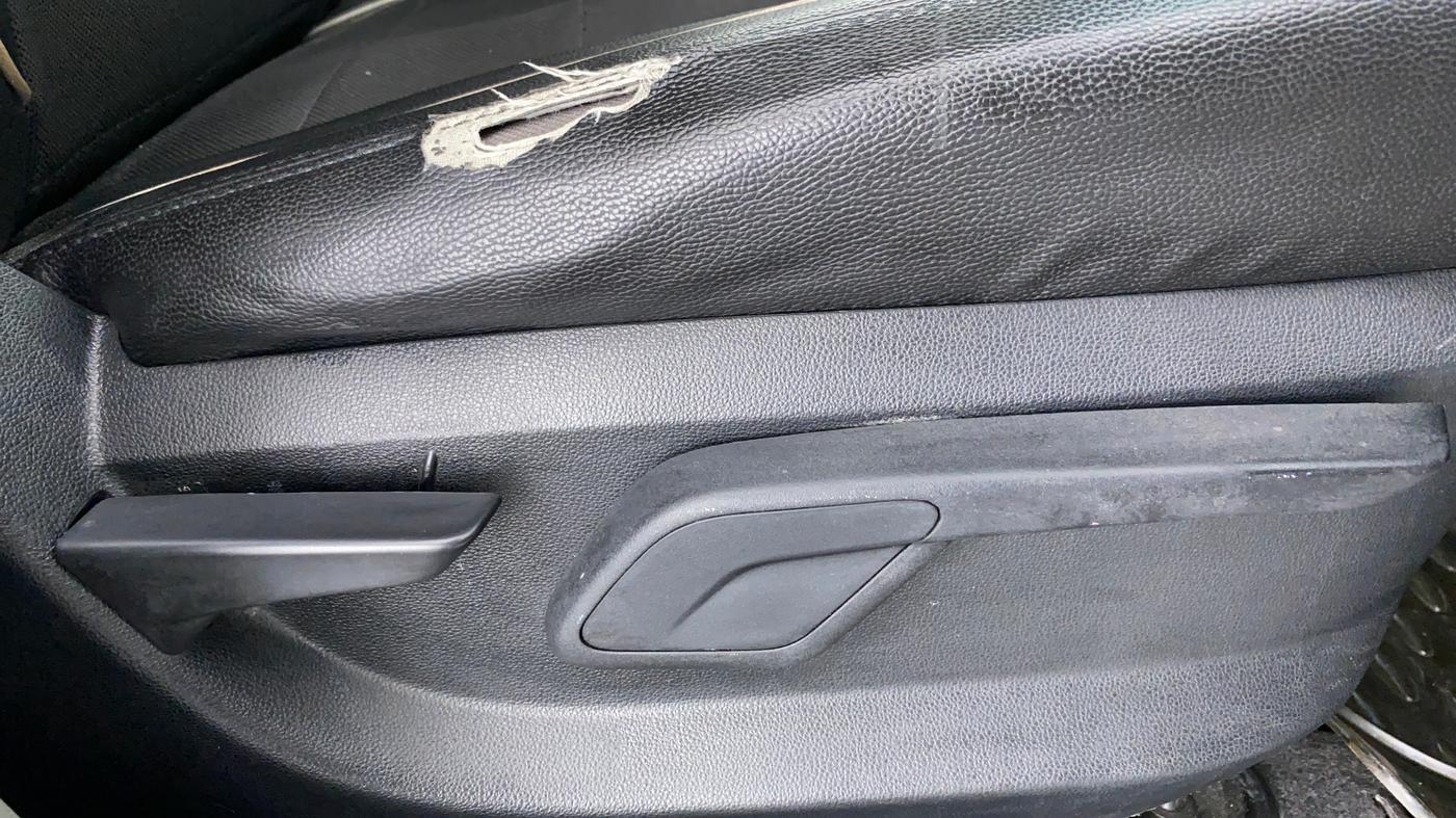 2016 Mahindra Kuv100 K6+ 6 STR, Petrol, Manual, 19,235 km, Driver Side Adjustment Panel