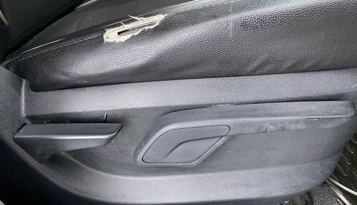 2016 Mahindra Kuv100 K6+ 6 STR, Petrol, Manual, 19,235 km, Driver Side Adjustment Panel