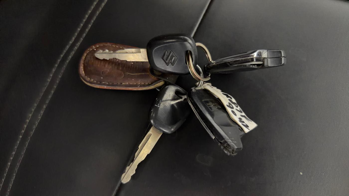 2021 Maruti Dzire LXI, CNG, Manual, 68,572 km, Key Close Up