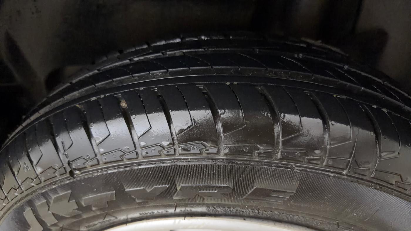 2021 Maruti Dzire LXI, CNG, Manual, 68,572 km, Left Rear Tyre Tread