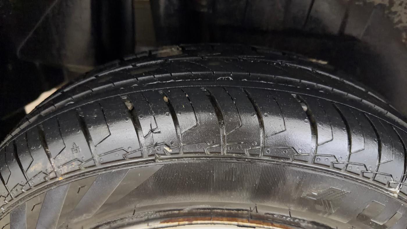 2021 Maruti Dzire LXI, CNG, Manual, 68,572 km, Right Rear Tyre Tread