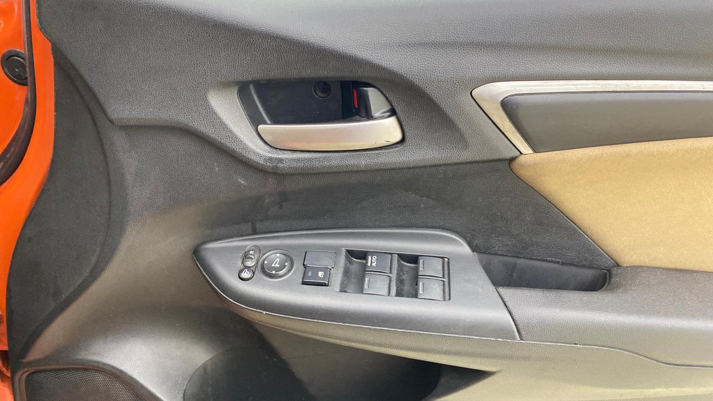 2015 Honda Jazz 1.2L I-VTEC V AT, Petrol, Automatic, 71,348 km, Driver Side Door Panels Control