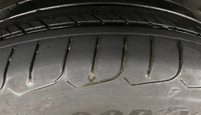 2018 Maruti Ciaz ZETA AT 1.5  SHVS PETROL, Petrol, Automatic, 71,295 km, Left Rear Tyre Tread