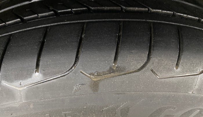 2018 Maruti Ciaz ZETA AT 1.5  SHVS PETROL, Petrol, Automatic, 71,295 km, Right Front Tyre Tread