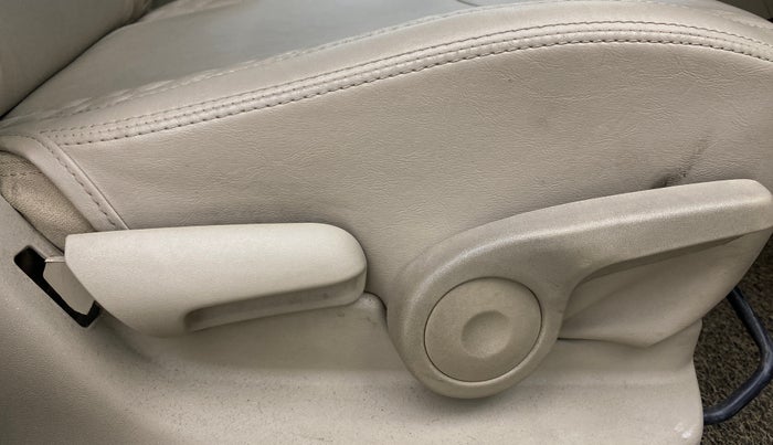 2018 Maruti Ciaz ZETA AT 1.5  SHVS PETROL, Petrol, Automatic, 71,295 km, Driver Side Adjustment Panel