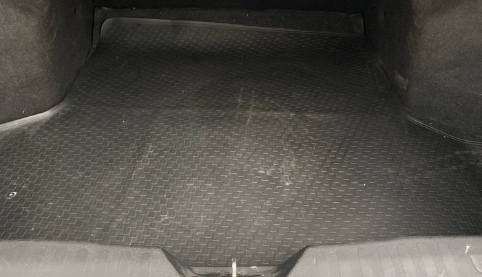 2018 Maruti Ciaz ZETA AT 1.5  SHVS PETROL, Petrol, Automatic, 71,295 km, Boot Inside