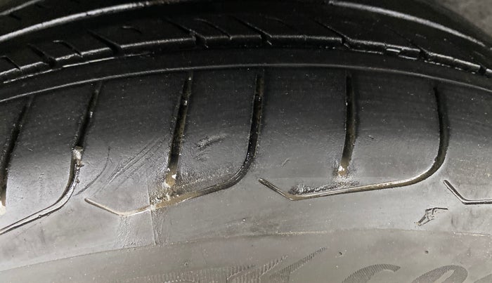 2018 Maruti Ciaz ZETA AT 1.5  SHVS PETROL, Petrol, Automatic, 71,295 km, Right Rear Tyre Tread