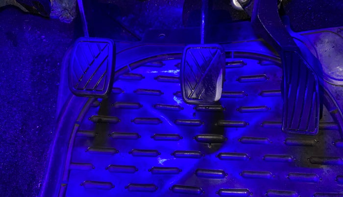 2016 Maruti Swift LXI (O), Petrol, Manual, 88,298 km, Pedals