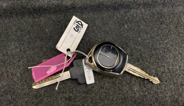 2016 Maruti Swift LXI (O), Petrol, Manual, 88,298 km, Key Close Up