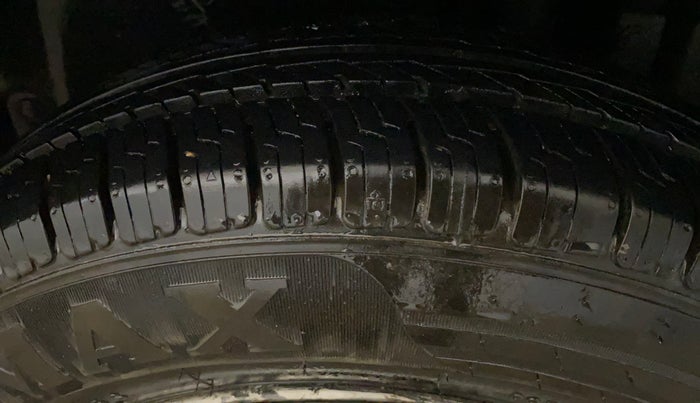 2016 Maruti Swift LXI (O), Petrol, Manual, 88,298 km, Left Rear Tyre Tread