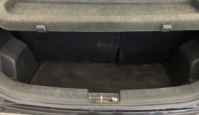 2016 Maruti Swift LXI (O), Petrol, Manual, 88,298 km, Boot Inside