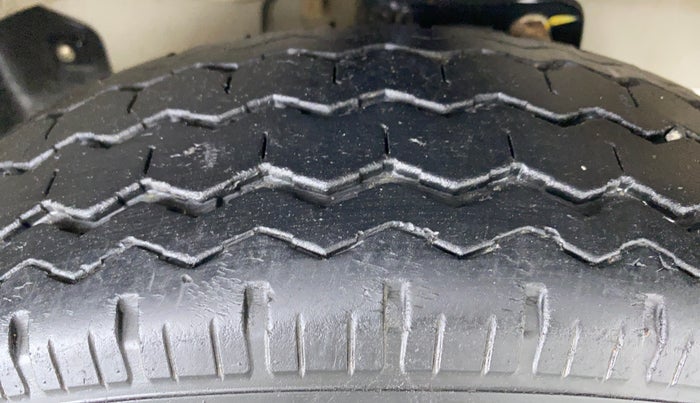 2020 Maruti Eeco 5 STR CNG WITH AC PLUSHTR, CNG, Manual, 30,246 km, Right Front Tyre Tread