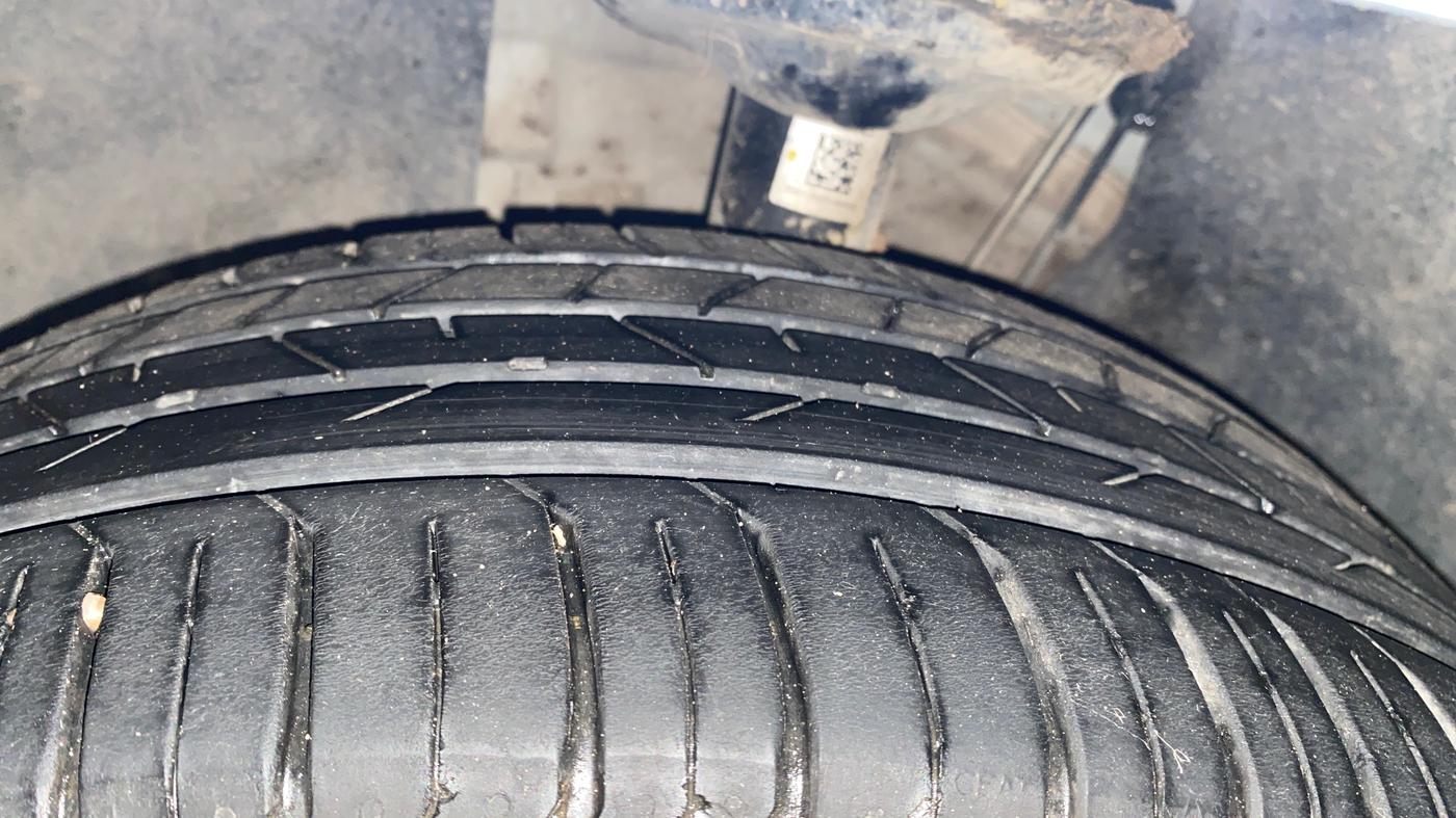 2024 Volkswagen VIRTUS Highline Plus 1.0 TSI AT, Petrol, Automatic, 21,452 km, Left Front Tyre Tread