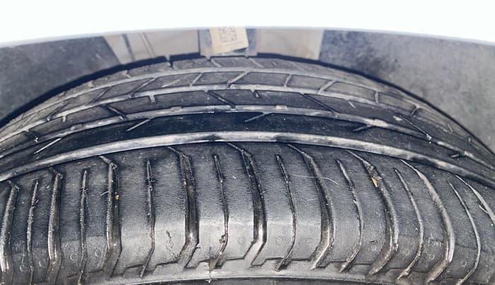 2024 Volkswagen VIRTUS Highline Plus 1.0 TSI AT, Petrol, Automatic, 21,452 km, Right Front Tyre Tread