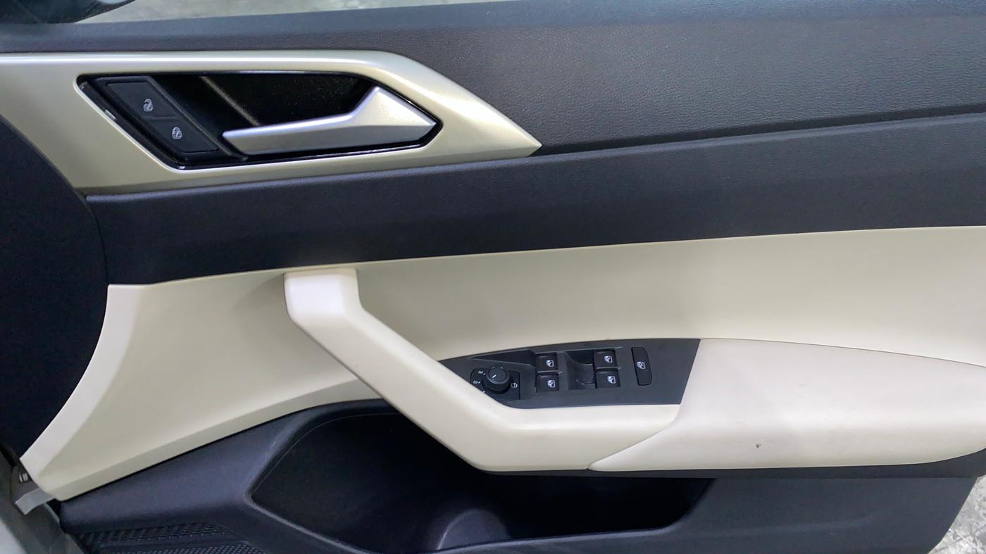 2024 Volkswagen VIRTUS Highline Plus 1.0 TSI AT, Petrol, Automatic, 21,452 km, Driver Side Door Panels Control