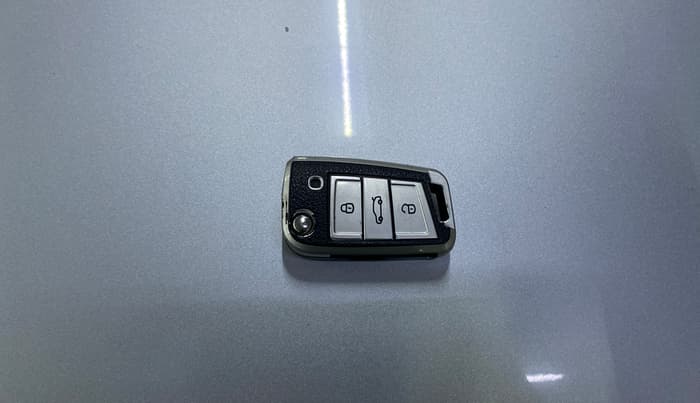 2024 Volkswagen VIRTUS Highline Plus 1.0 TSI AT, Petrol, Automatic, 21,452 km, Key Close Up
