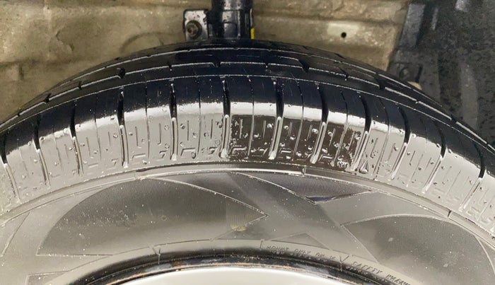 2015 Maruti Swift VXI, Petrol, Manual, 71,857 km, Right Front Tyre Tread