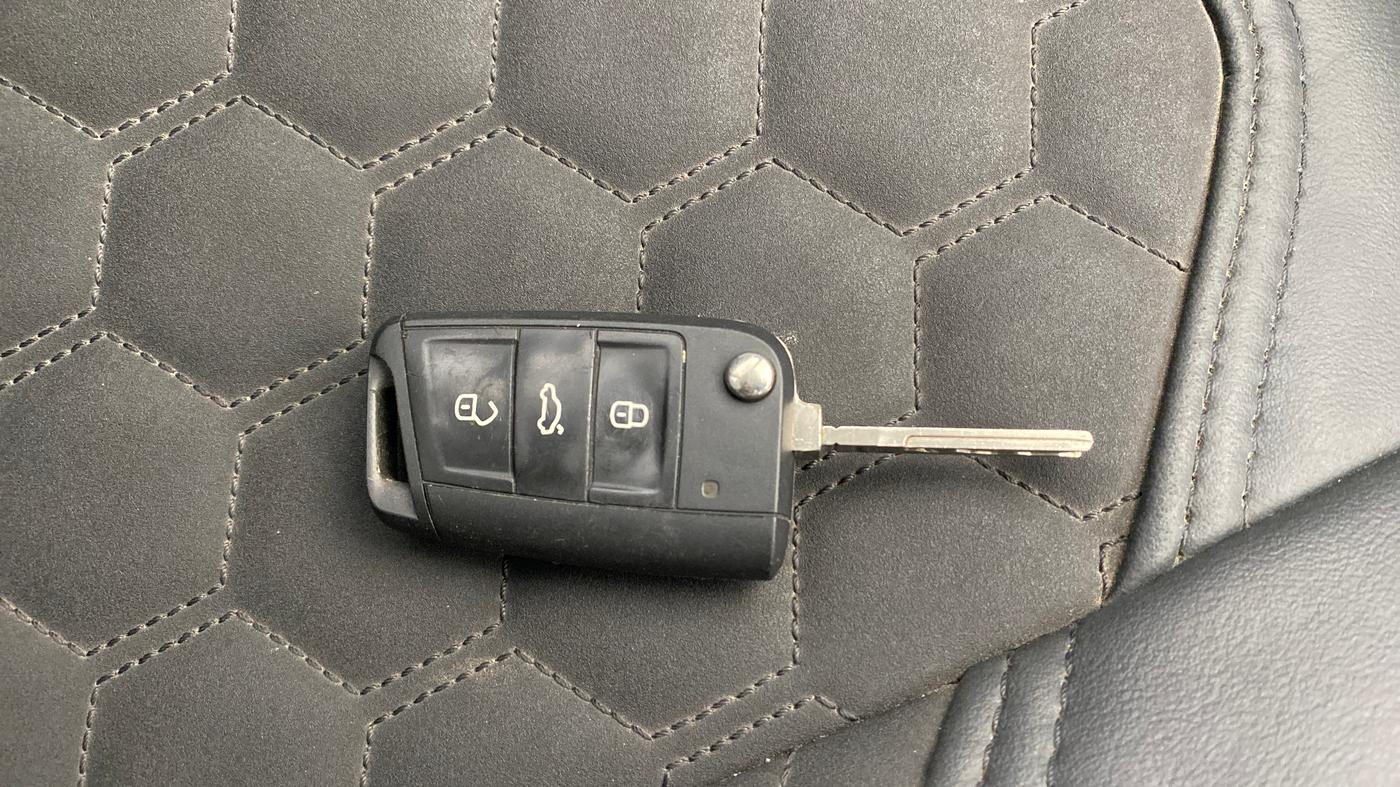 2022 Skoda KUSHAQ AMBITION 1.0L TSI MT, Petrol, Manual, 44,955 km, Key Close Up