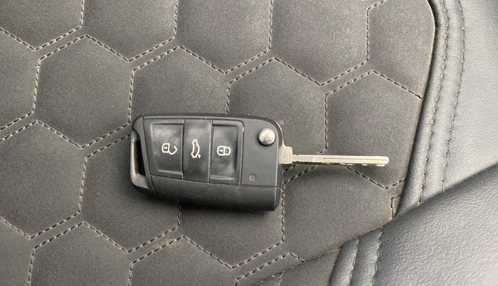 2022 Skoda KUSHAQ AMBITION 1.0L TSI MT, Petrol, Manual, 45,014 km, Key Close Up