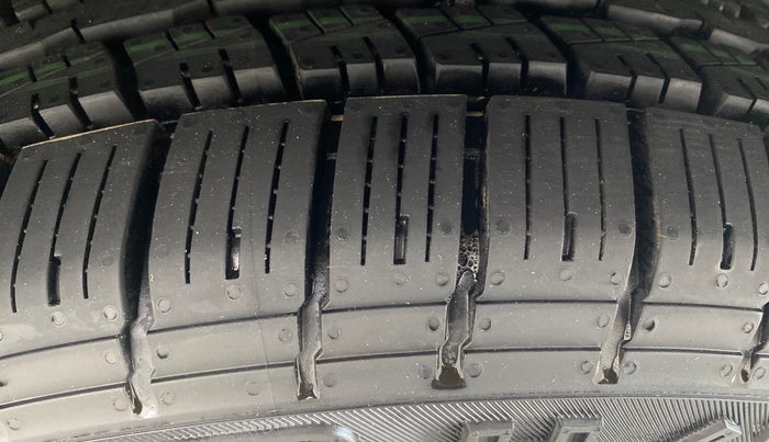 2022 Skoda KUSHAQ AMBITION 1.0L TSI MT, Petrol, Manual, 45,014 km, Right Front Tyre Tread