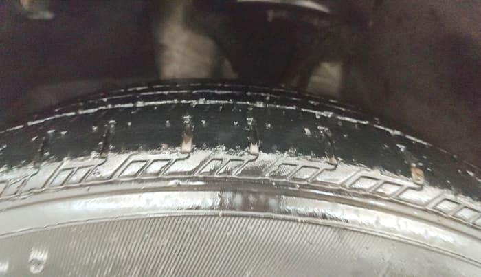 2016 Mahindra XUV500 W10, Diesel, Manual, 1,16,074 km, Left Front Tyre Tread