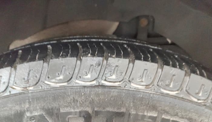 2016 Mahindra XUV500 W10, Diesel, Manual, 1,16,074 km, Left Rear Tyre Tread