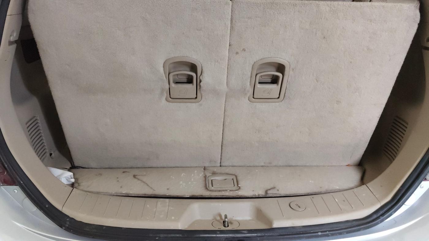 2016 Mahindra XUV500 W10, Diesel, Manual, 1,15,976 km, Boot Inside