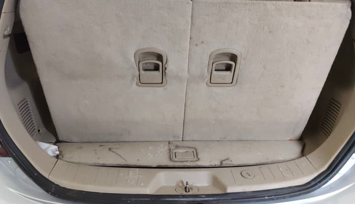 2016 Mahindra XUV500 W10, Diesel, Manual, 1,16,074 km, Boot Inside