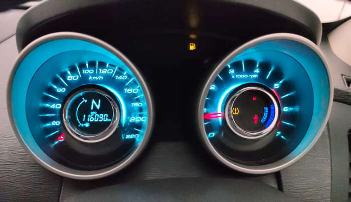 2016 Mahindra XUV500 W10, Diesel, Manual, 1,16,074 km, Odometer Image