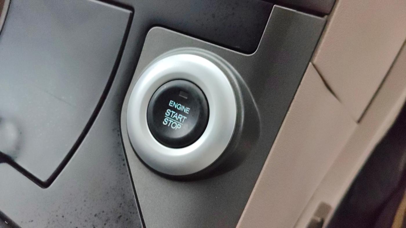 2016 Mahindra XUV500 W10, Diesel, Manual, 1,15,976 km, Keyless Start/ Stop Button