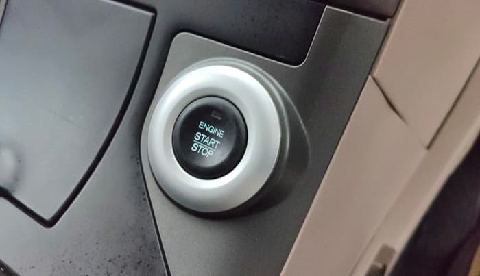 2016 Mahindra XUV500 W10, Diesel, Manual, 1,16,074 km, Keyless Start/ Stop Button