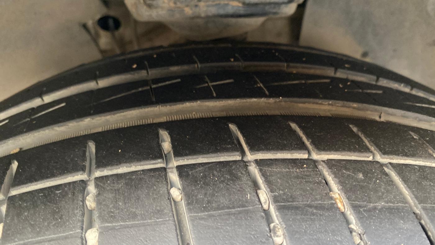 2018 Volkswagen TIGUAN HIGHLINE TDI AT, Diesel, Automatic, 1,43,834 km, Right Front Tyre Tread