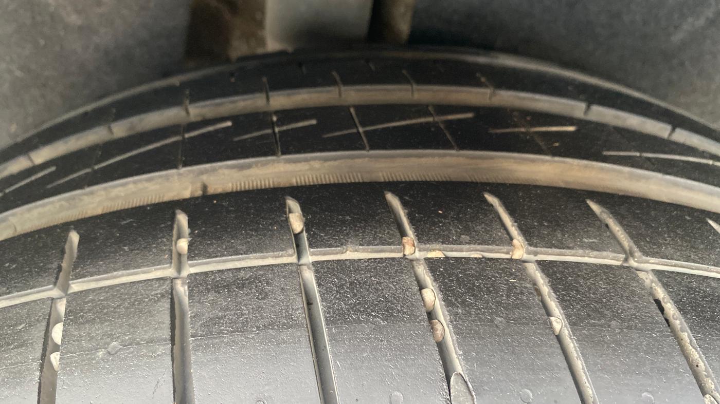 2018 Volkswagen TIGUAN HIGHLINE TDI AT, Diesel, Automatic, 1,43,834 km, Right Rear Tyre Tread