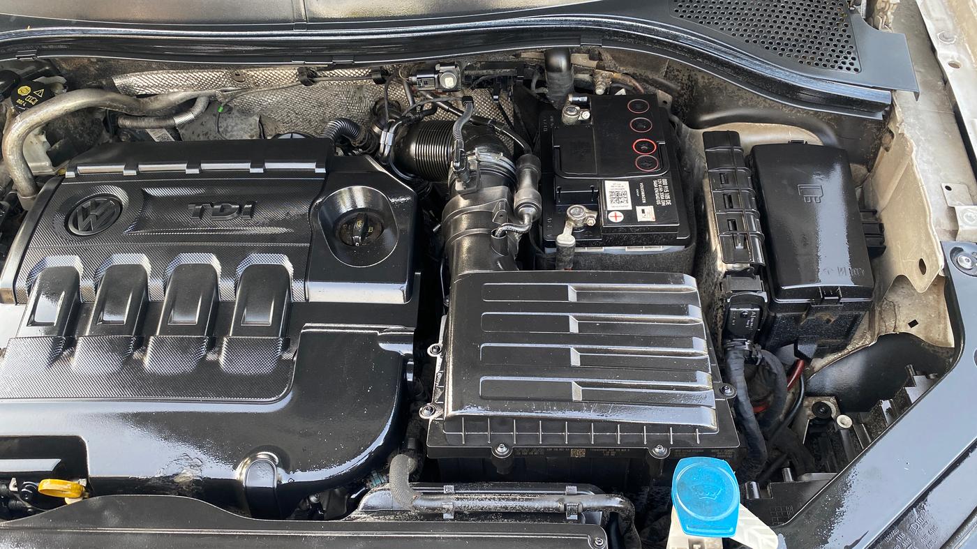 2018 Volkswagen TIGUAN HIGHLINE TDI AT, Diesel, Automatic, 1,43,834 km, Engine View - Left