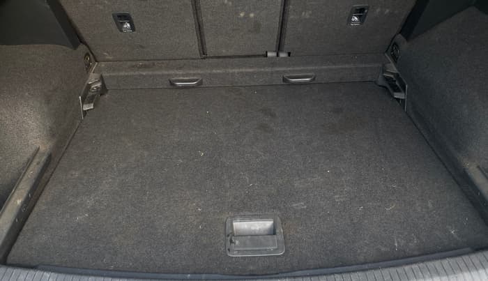 2018 Volkswagen TIGUAN HIGHLINE TDI AT, Diesel, Automatic, 1,43,834 km, Boot Inside