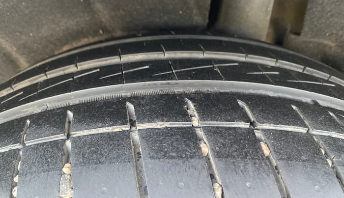 2018 Volkswagen TIGUAN HIGHLINE TDI AT, Diesel, Automatic, 1,43,834 km, Left Rear Tyre Tread