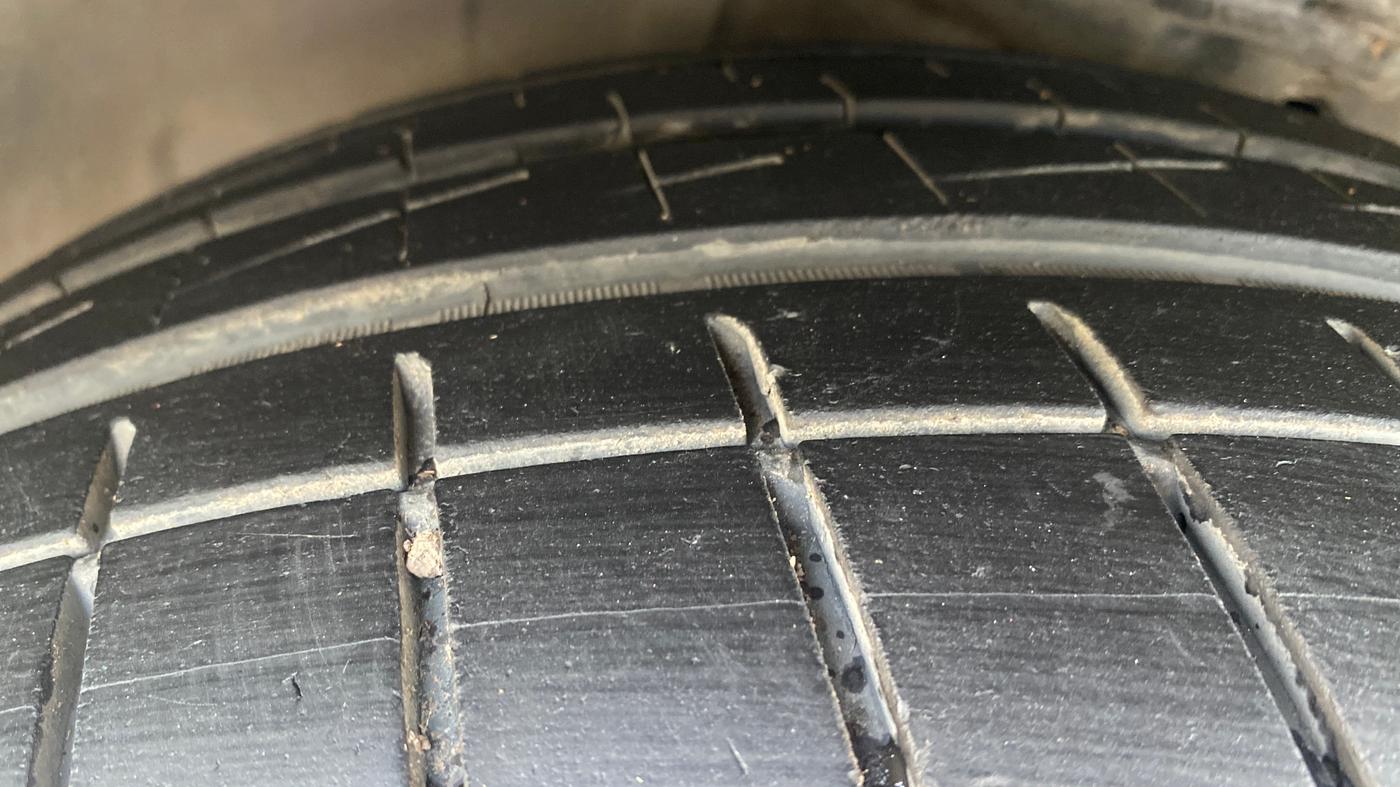 2018 Volkswagen TIGUAN HIGHLINE TDI AT, Diesel, Automatic, 1,43,834 km, Left Front Tyre Tread