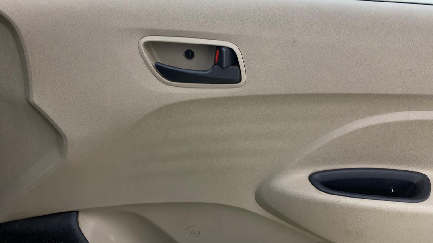 2019 Hyundai NEW SANTRO ERA EXECUTIVE, CNG, Manual, 37,559 km, Driver Side Door Panels Control