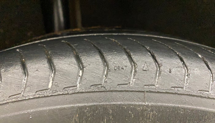 2016 Ford Ecosport TITANIUM 1.5L DIESEL, Diesel, Manual, 1,25,320 km, Right Rear Tyre Tread