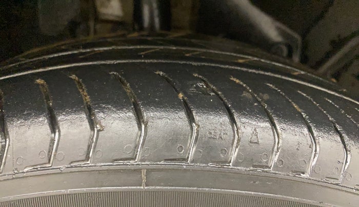 2016 Ford Ecosport TITANIUM 1.5L DIESEL, Diesel, Manual, 1,25,320 km, Right Front Tyre Tread