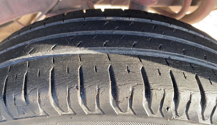 2014 Datsun Go T, Petrol, Manual, 77,725 km, Left Rear Tyre Tread