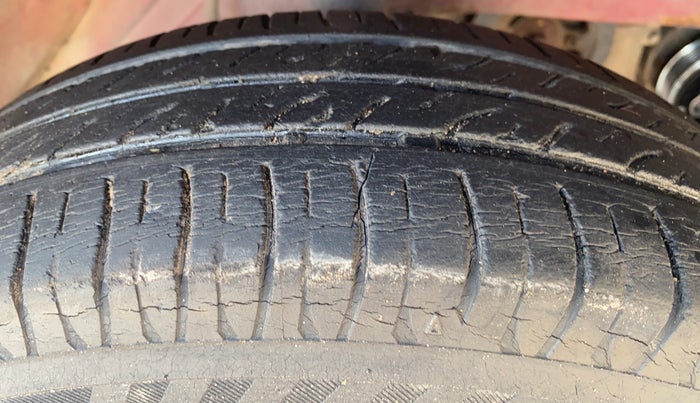 2014 Datsun Go T, Petrol, Manual, 77,725 km, Right Front Tyre Tread