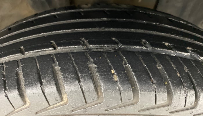 2018 Renault Kwid 1.0 RXT, Petrol, Manual, 29,780 km, Right Front Tyre Tread