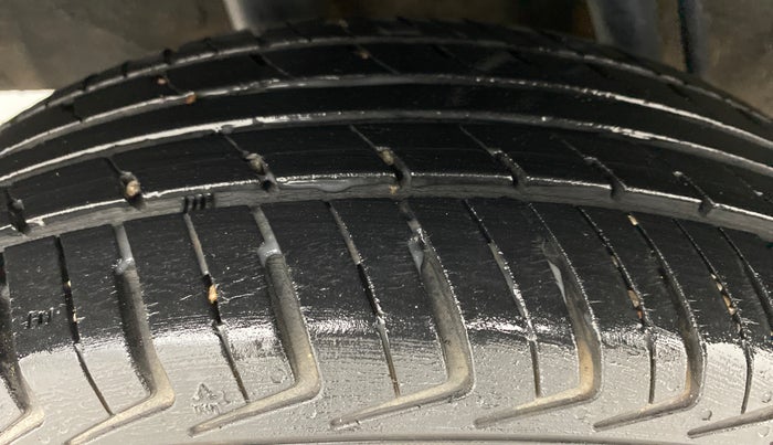 2018 Renault Kwid 1.0 RXT, Petrol, Manual, 29,780 km, Right Rear Tyre Tread