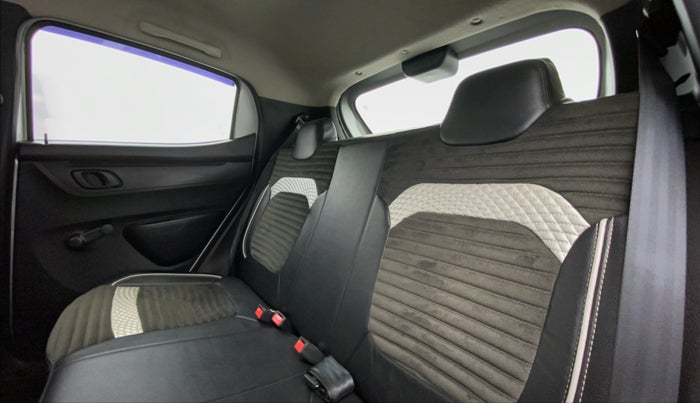2018 Renault Kwid 1.0 RXT, Petrol, Manual, 29,780 km, Right Side Rear Door Cabin