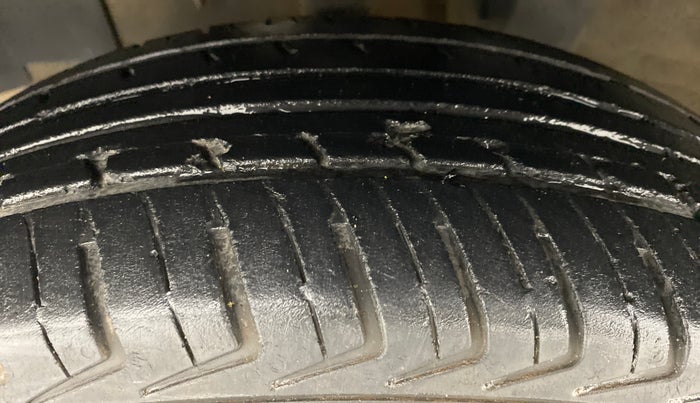 2018 Renault Kwid 1.0 RXT, Petrol, Manual, 29,780 km, Left Front Tyre Tread